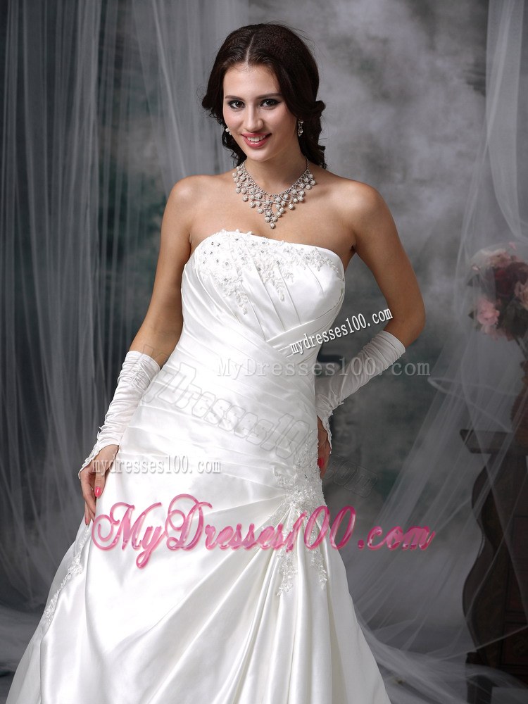 Court Train and Appliques Accent Taffeta and Lace Wedding Gown