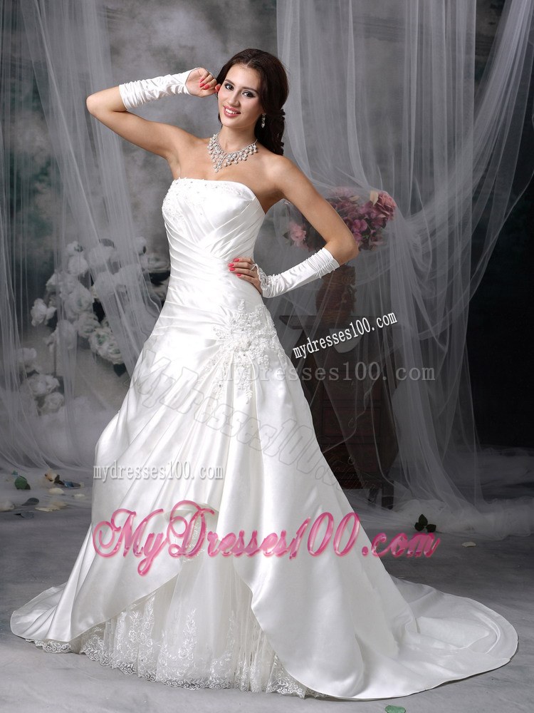 Court Train and Appliques Accent Taffeta and Lace Wedding Gown