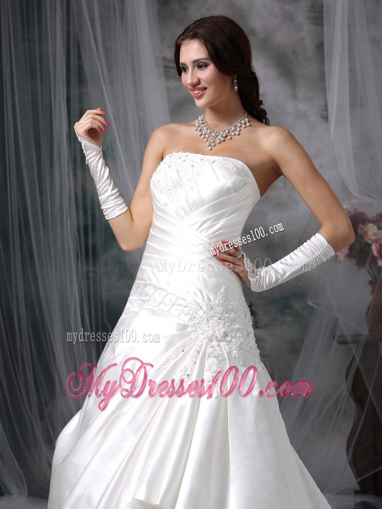 Court Train and Appliques Accent Taffeta and Lace Wedding Gown