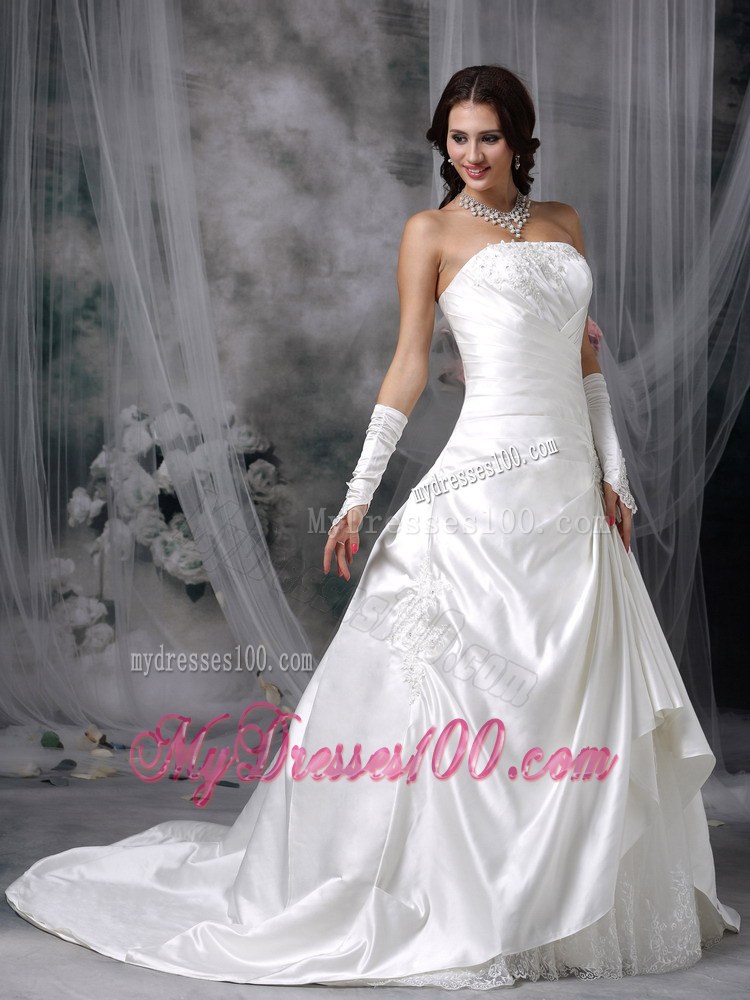 Court Train and Appliques Accent Taffeta and Lace Wedding Gown