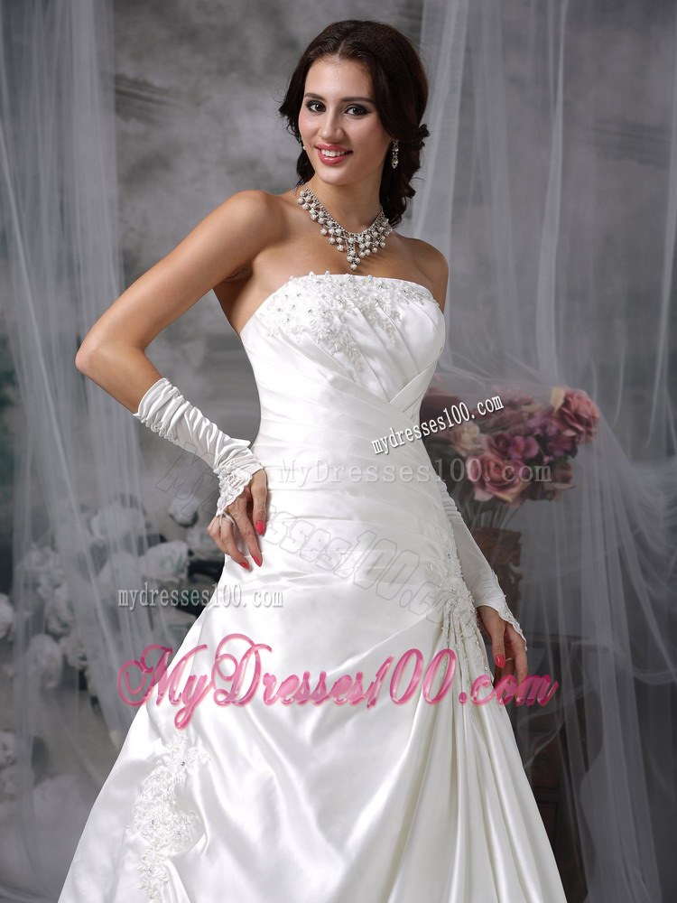 Court Train and Appliques Accent Taffeta and Lace Wedding Gown