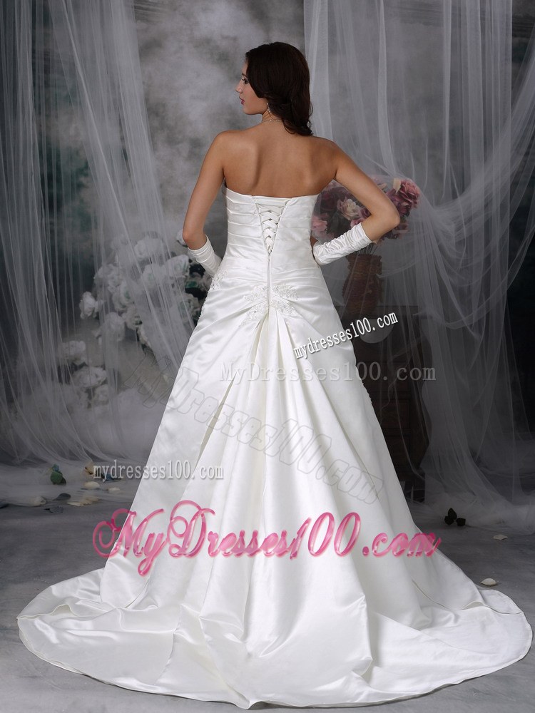 Court Train and Appliques Accent Taffeta and Lace Wedding Gown