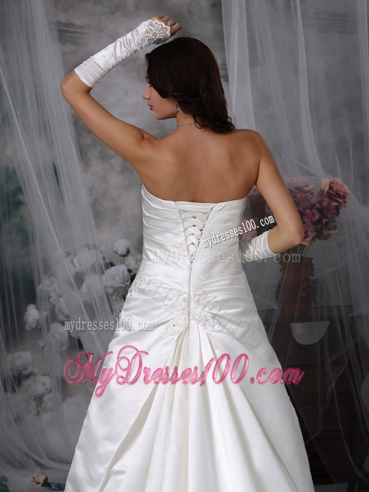 Court Train and Appliques Accent Taffeta and Lace Wedding Gown