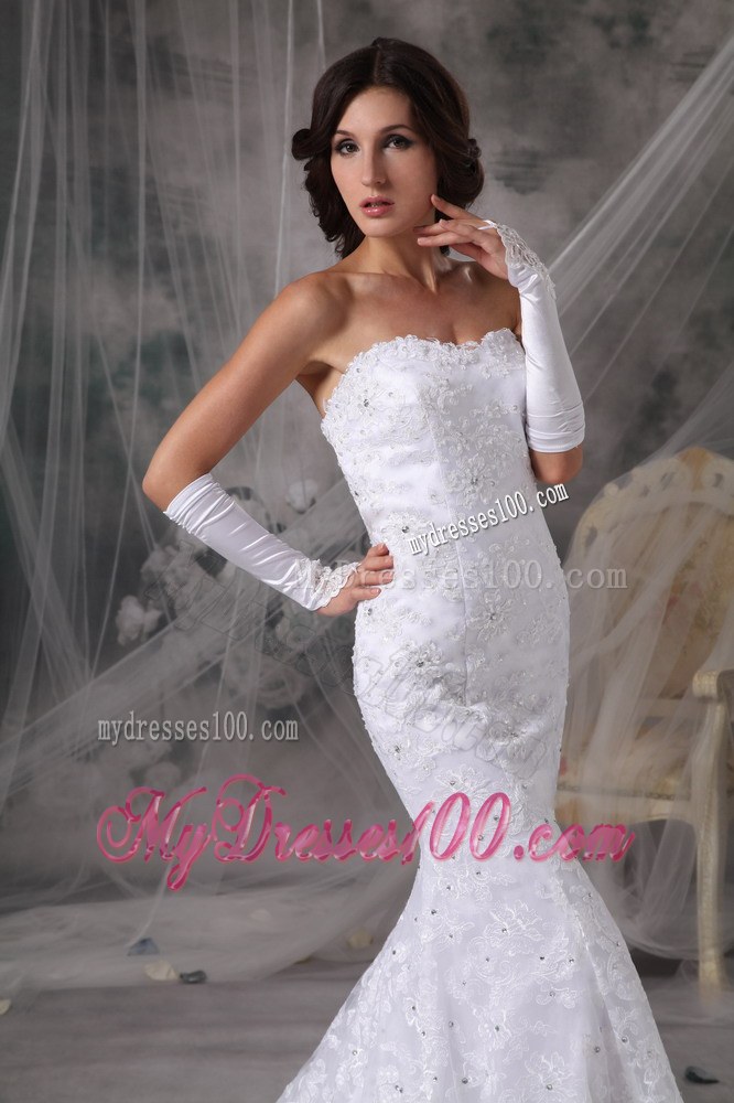 Chapel Train Mermaid Lace Appliques White Wedding Dress Strapless