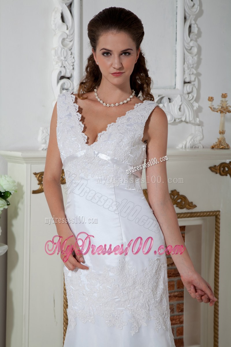 Popular V-neck Court Train Lace Decorate White Dress for Wedding