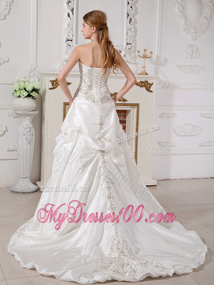 Sweetheart Court Train Taffeta Bridal Dress with Appliques and Pick-ups