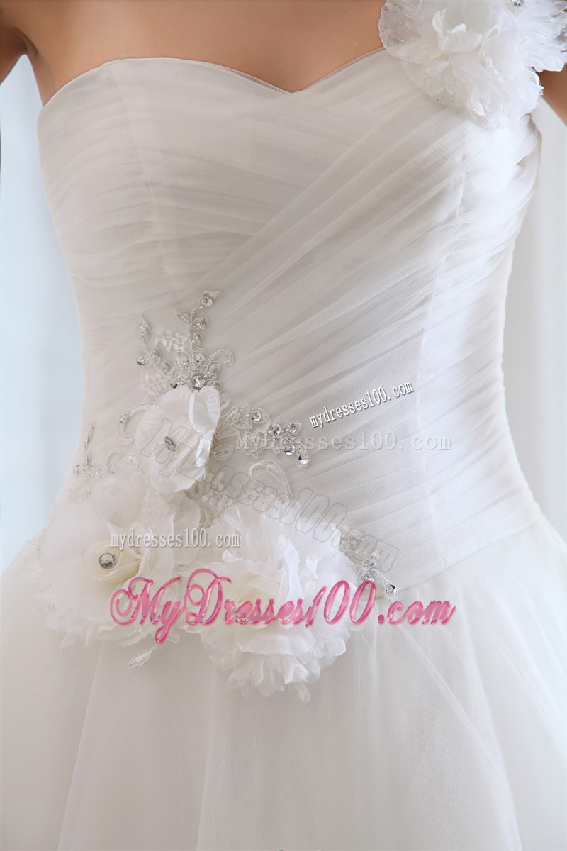 One Shoulder Handmade Flowers White Wedding Bridal Gown with Beading