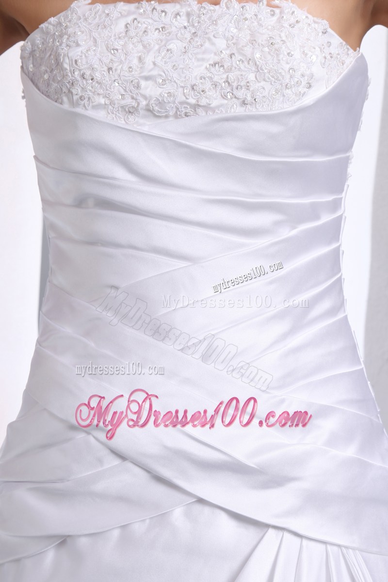 Jewelries Appliques and Ruching Decorated Court Train Wedding Dresses