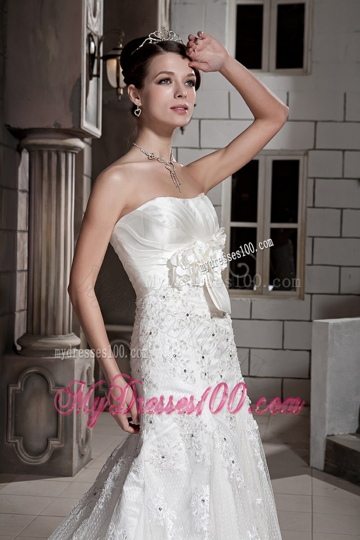 Hand Made Flowers Wedding Dress with Court Train and Lace Flowers