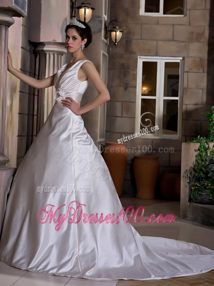 V-neck Wedding Dress with Handle Made Flowers and Court Train