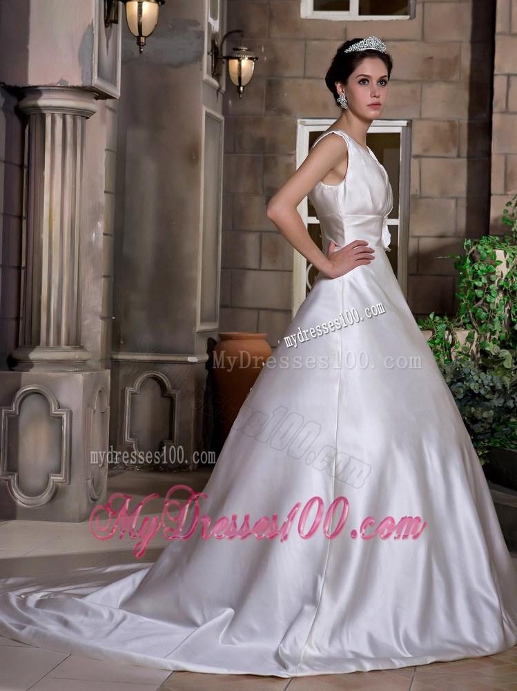 V-neck Wedding Dress with Handle Made Flowers and Court Train
