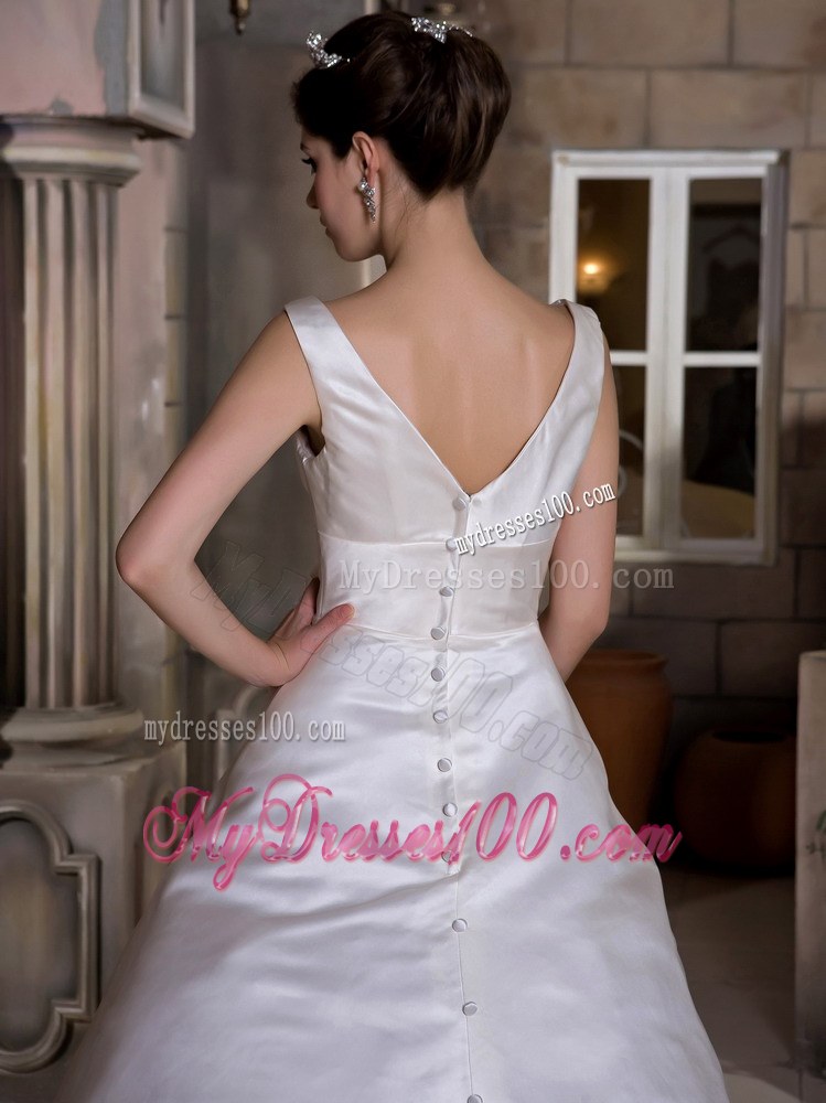 V-neck Wedding Dress with Handle Made Flowers and Court Train
