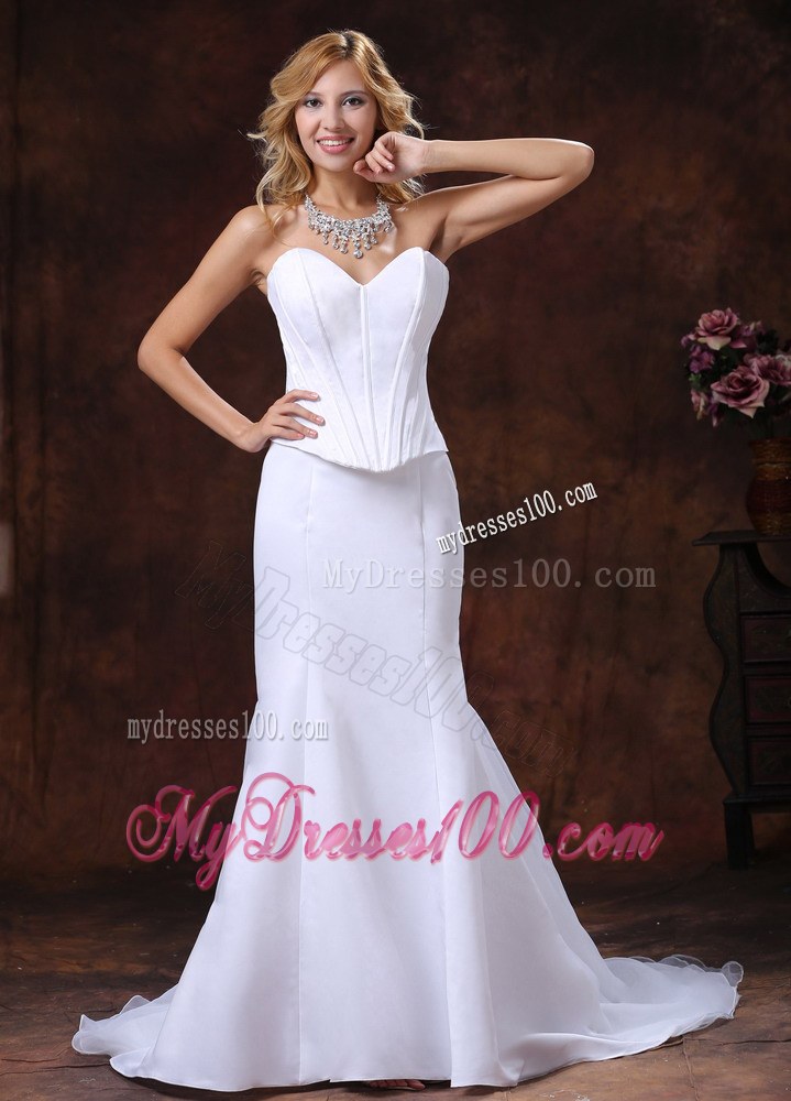 Sweetheart Ruche White Wedding Dress Court Train in the Mainstream