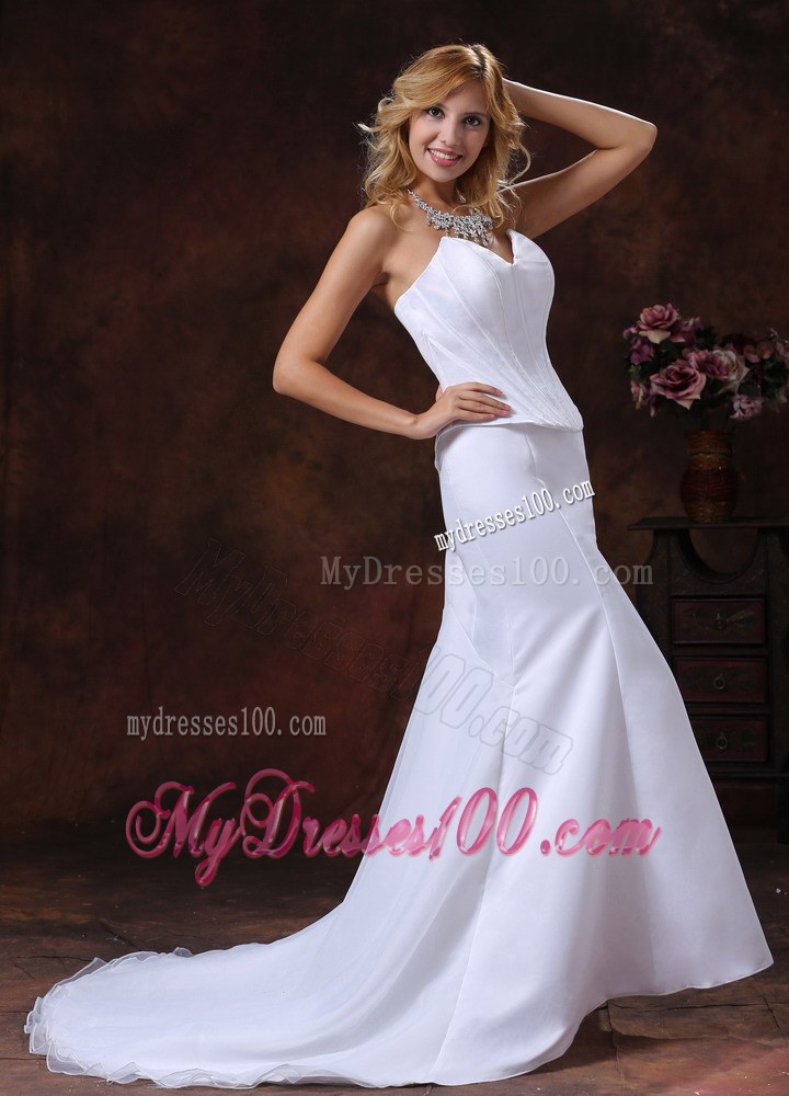 Sweetheart Ruche White Wedding Dress Court Train in the Mainstream