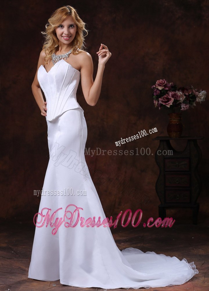 Sweetheart Ruche White Wedding Dress Court Train in the Mainstream