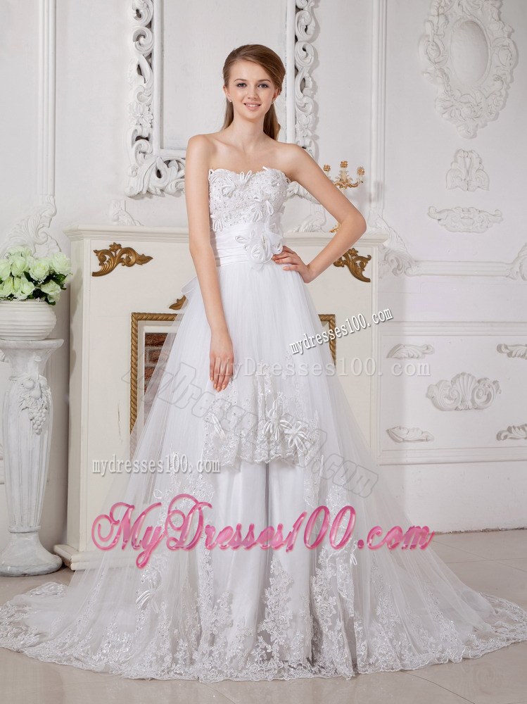 Sweetheart Court Train Appliques Decorated Lace Bridal Gown for Wedding