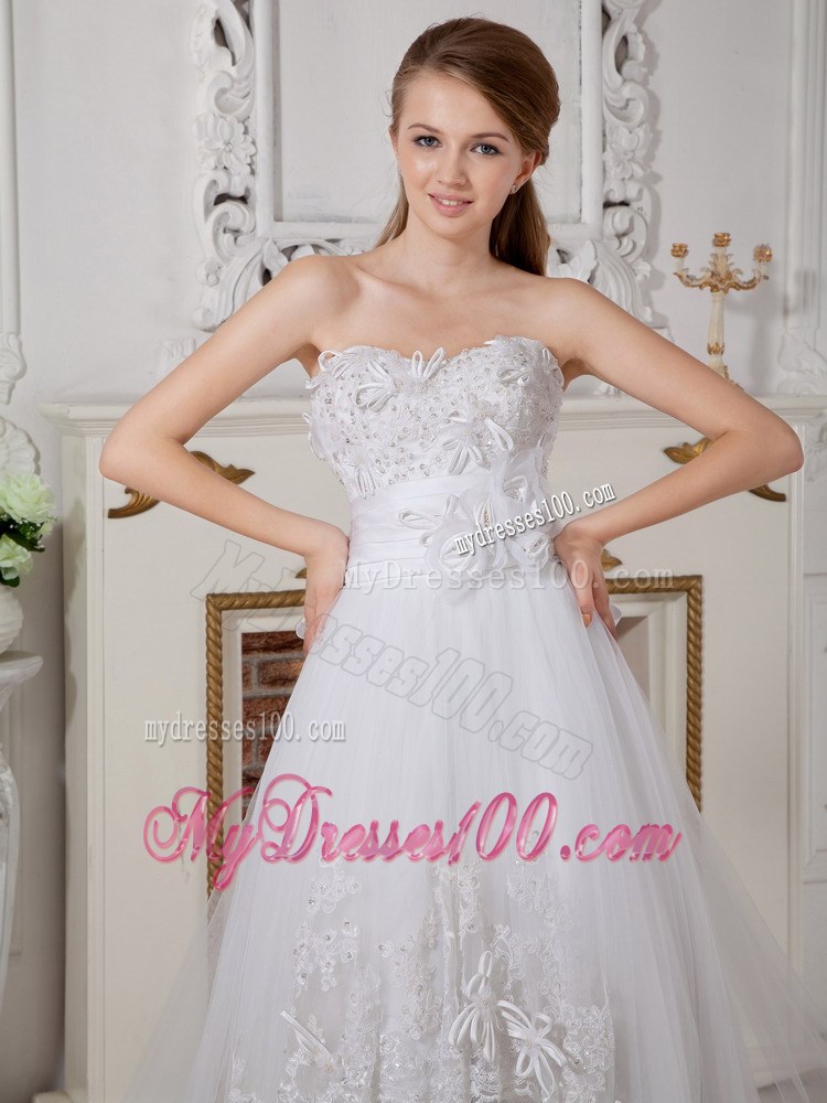 Sweetheart Court Train Appliques Decorated Lace Bridal Gown for Wedding