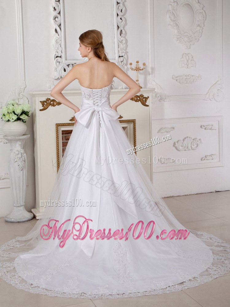 Sweetheart Court Train Appliques Decorated Lace Bridal Gown for Wedding