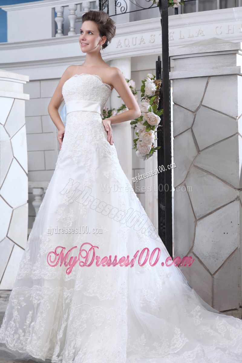 Clasp Handle Sash Wedding Gowns with Lace Flowers and Brush Train
