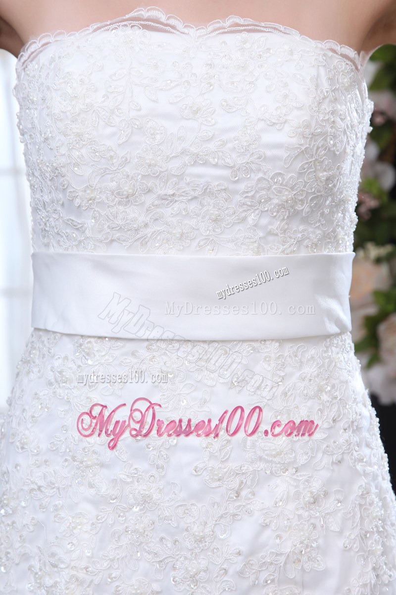 Clasp Handle Sash Wedding Gowns with Lace Flowers and Brush Train