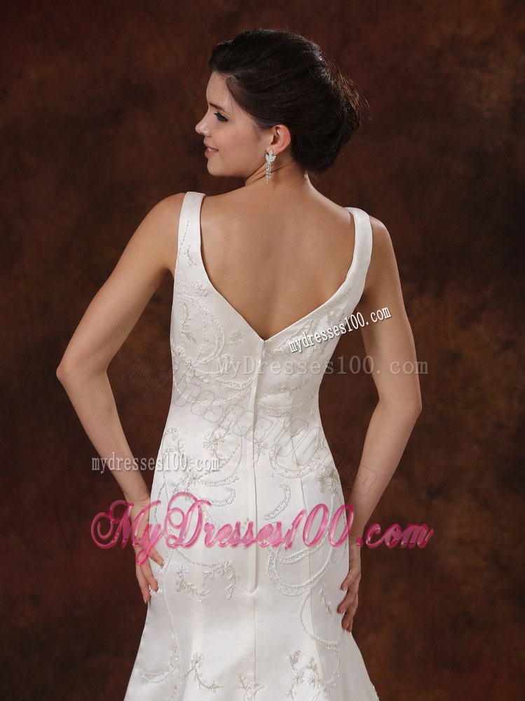 Latest Ivory V-neck Wedding Dress Mermaid Embroidery Chapel Train