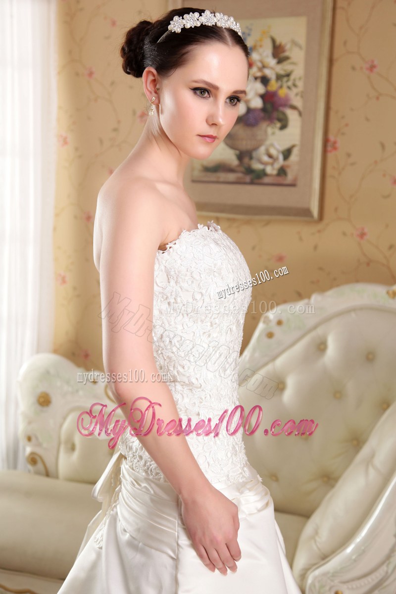 Lace Hem Court Train Appliques White Wedding Dress Lace-up Back