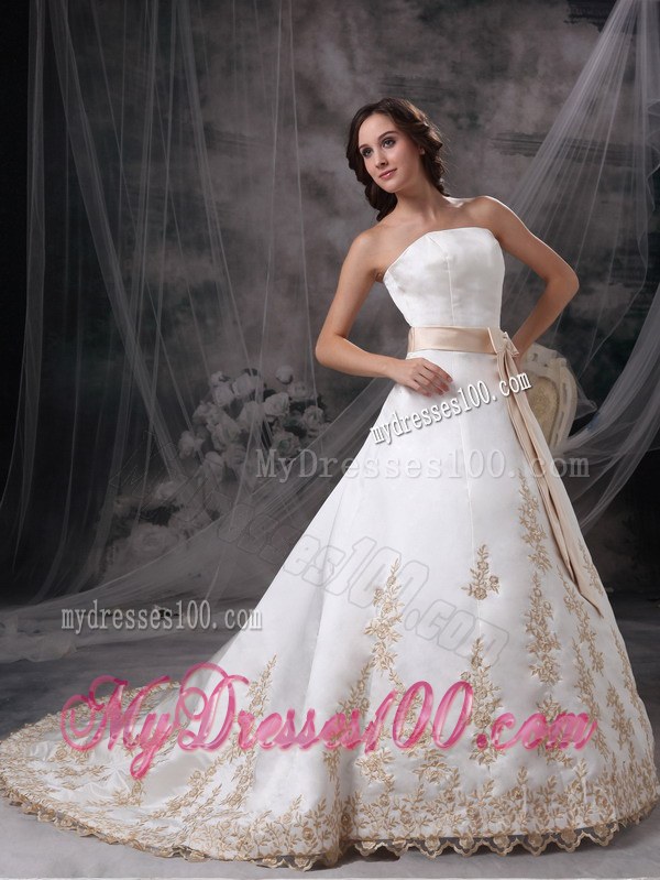 Ivory Bowknot Ribbon Ball Gown Wedding Dress with Gold Appliques