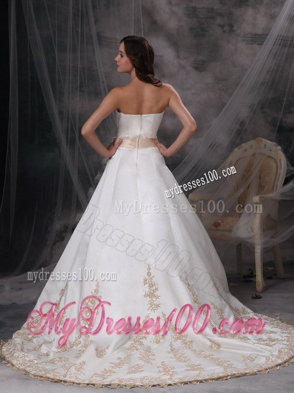 Ivory Bowknot Ribbon Ball Gown Wedding Dress with Gold Appliques