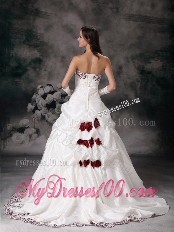 Beautiful White Pick-ups Wedding Dress with Handmade Flowers Embroidery