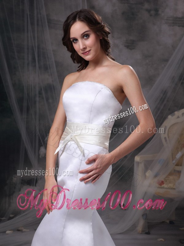 High-class Custom Made Ribbon Court Train Fitted White Wedding Dresses