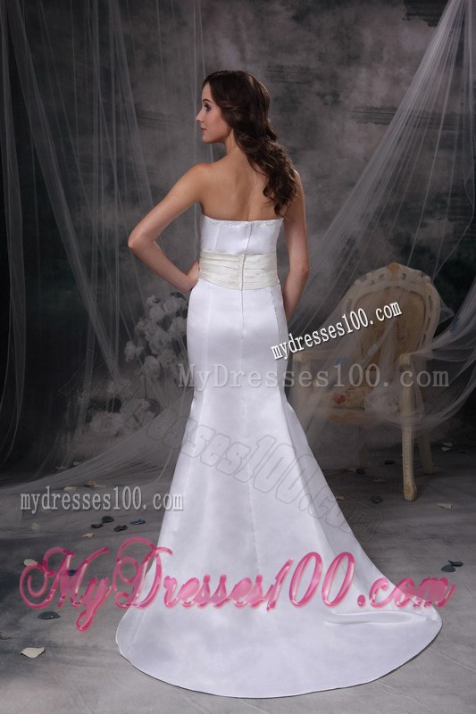 High-class Custom Made Ribbon Court Train Fitted White Wedding Dresses