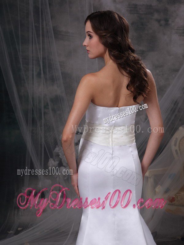 High-class Custom Made Ribbon Court Train Fitted White Wedding Dresses