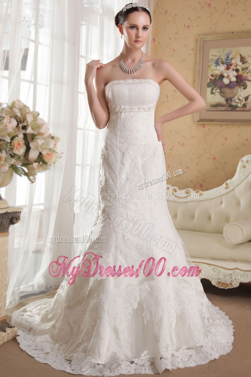 Beautiful Embroidery Beaded Court Train Lace White Wedding Dress