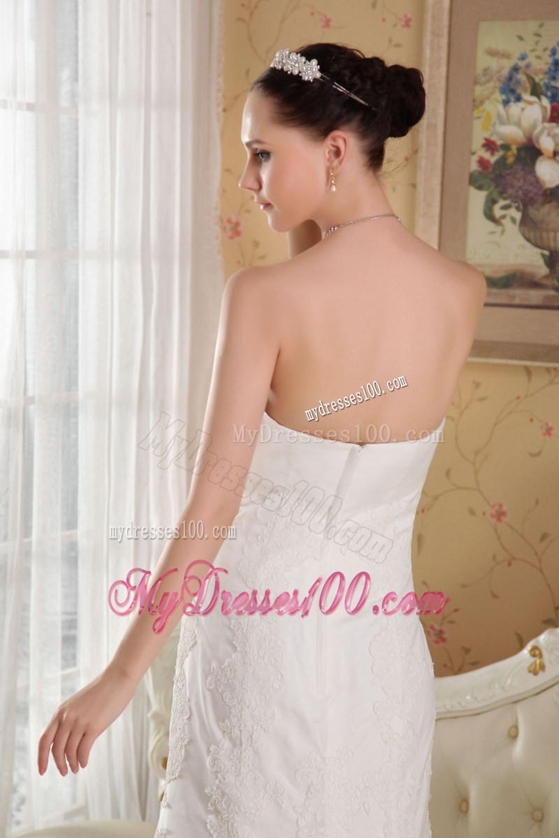 Beautiful Embroidery Beaded Court Train Lace White Wedding Dress