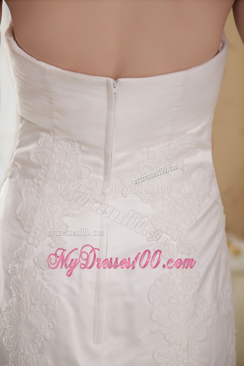 Beautiful Embroidery Beaded Court Train Lace White Wedding Dress