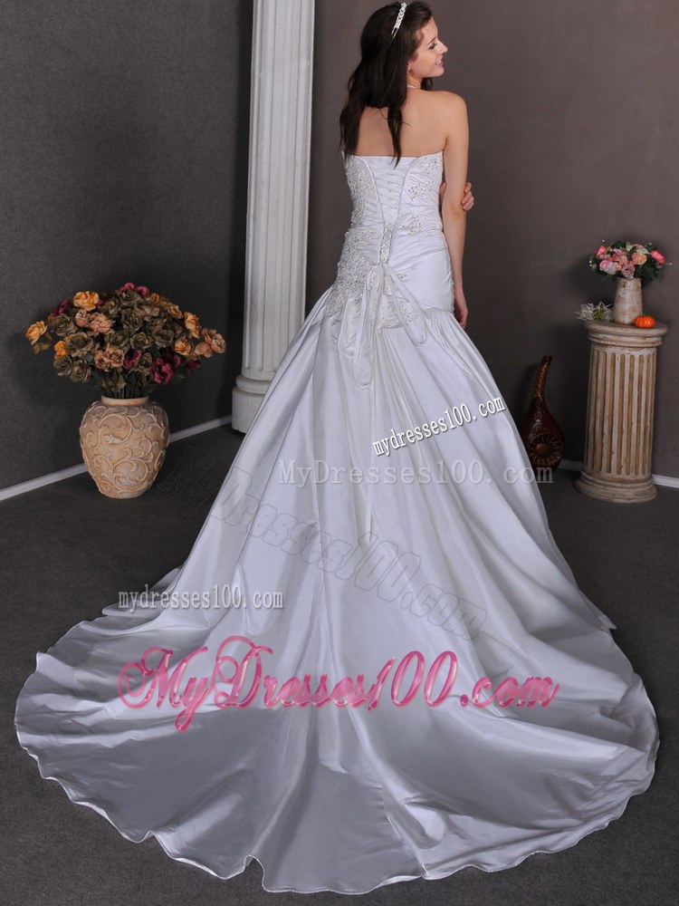 Sweetheart Ruche and Appliques Decorated Chapel Train Bridal Gown for Wedding