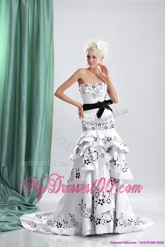 2016 Unique Sweetheart Wedding Dresses with Black Emboidery and Bownot