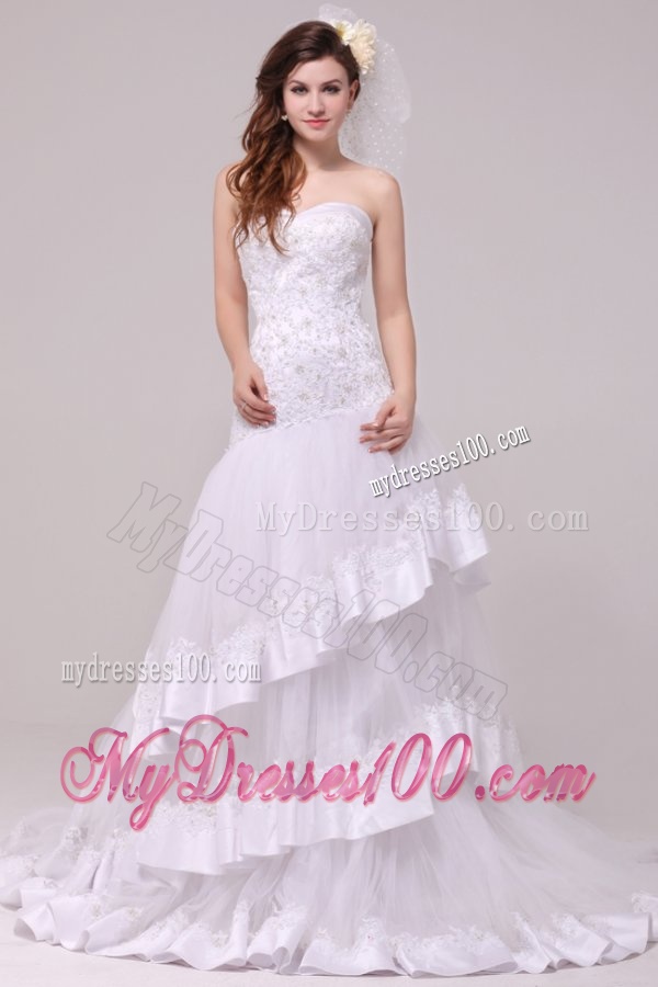 Fashionable A-line Sweetheart Appliques Decorate Wedding Dress