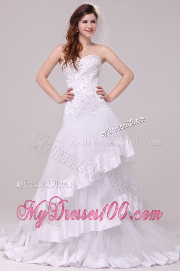 Fashionable A-line Sweetheart Appliques Decorate Wedding Dress