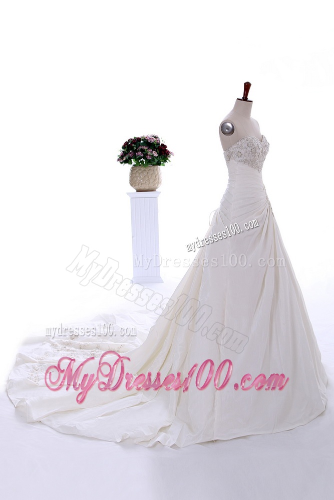 Romantic Embroidery and Beading Wedding Dresses with Court Train