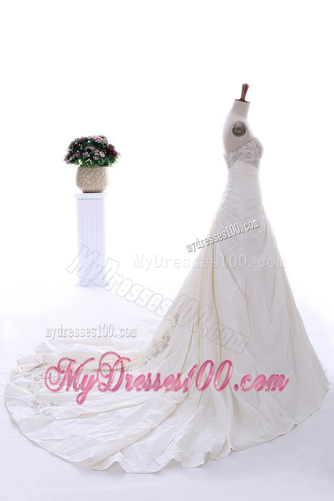 Romantic Embroidery and Beading Wedding Dresses with Court Train