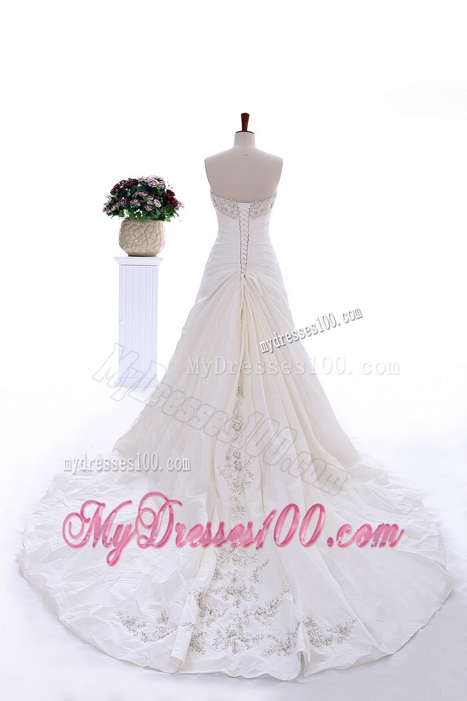Romantic Embroidery and Beading Wedding Dresses with Court Train