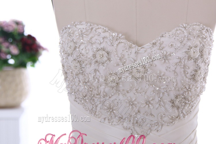 Romantic Embroidery and Beading Wedding Dresses with Court Train