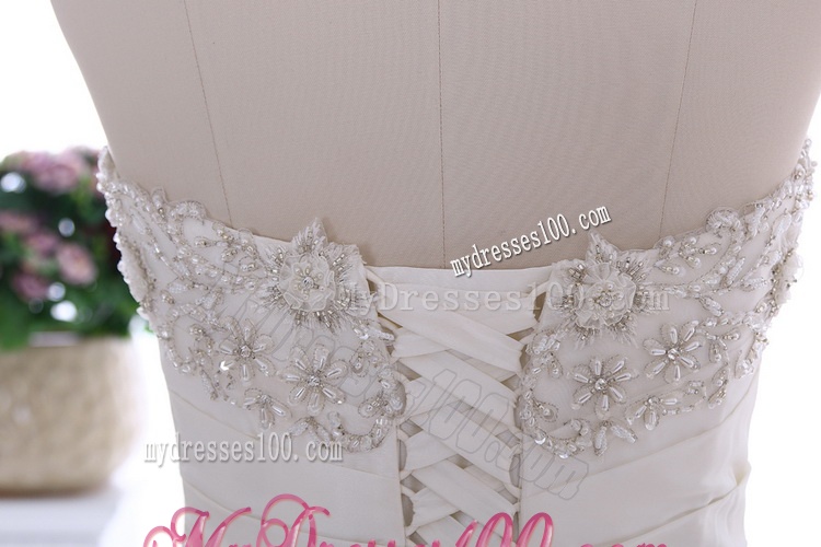 Romantic Embroidery and Beading Wedding Dresses with Court Train
