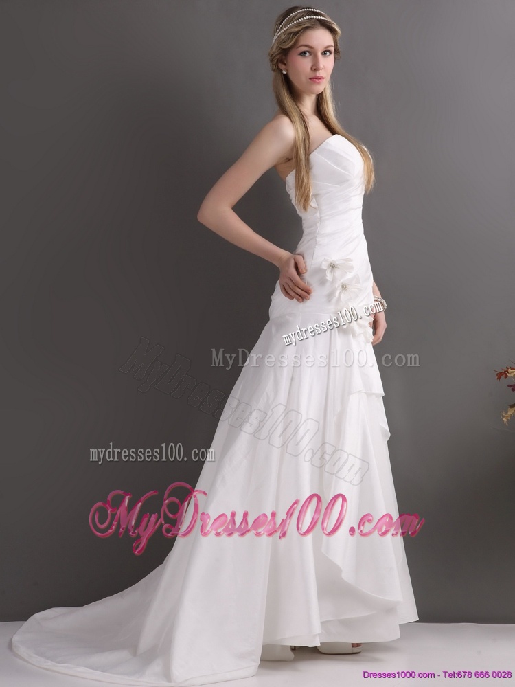 White Brush Train Sweetheart Ruching Wedding Dresses with Hand Made Flowers