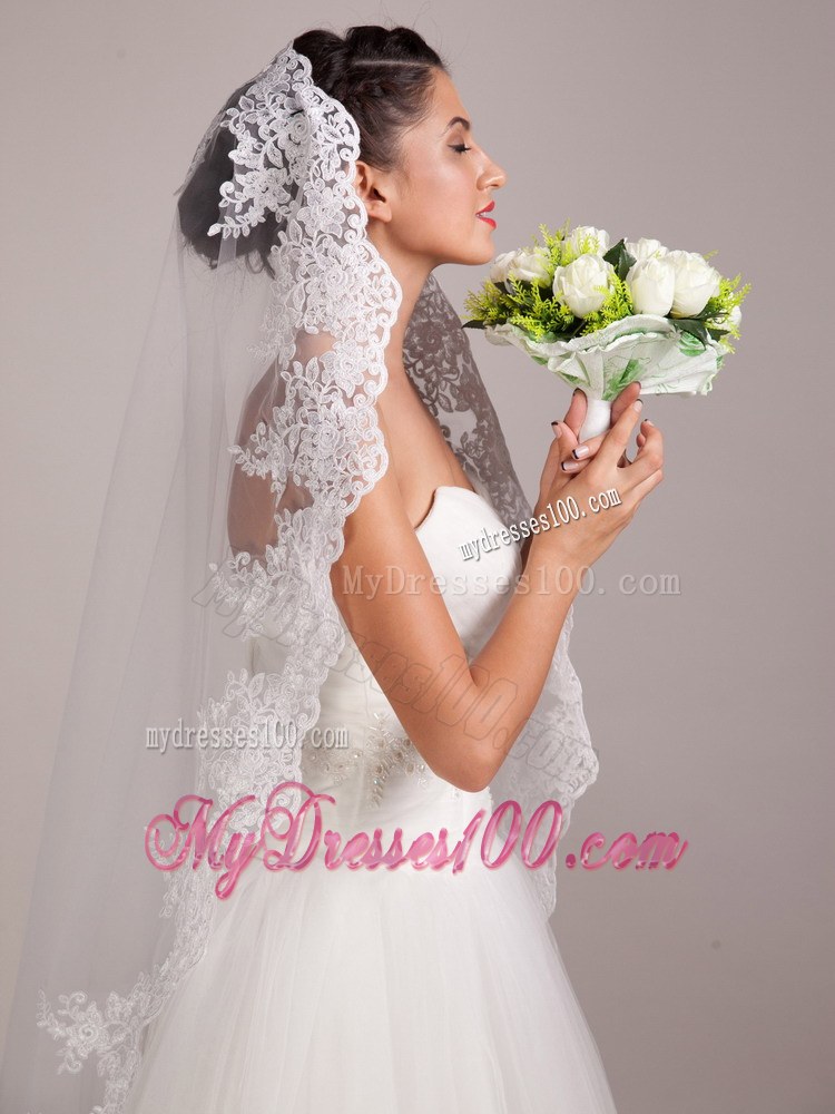 Pretty Round Shape Wedding Bridal Bouquet With White Rose