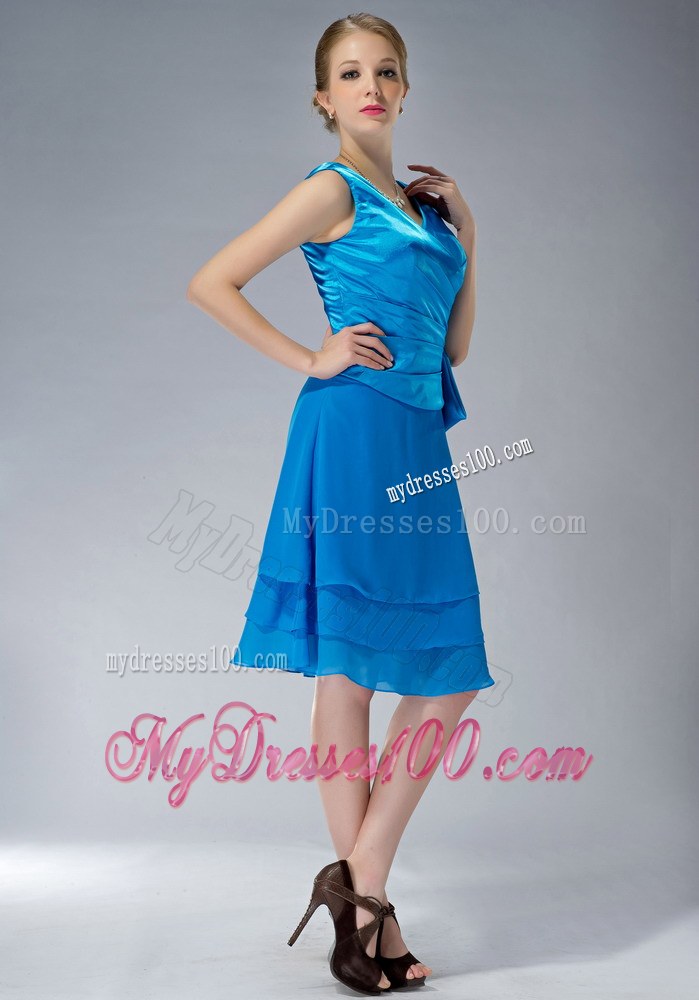 Elegant Sky Blue Empire V-neck Knee-length Ruching Mother of the Bride Dresses