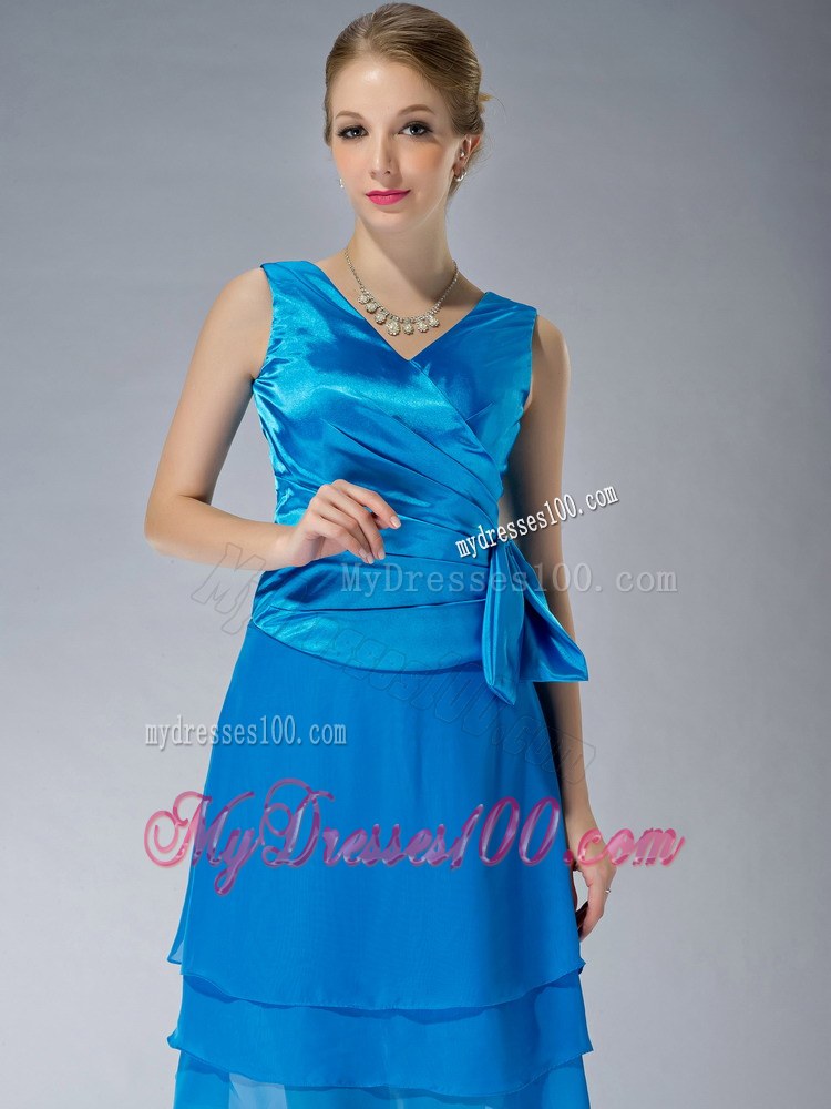 Elegant Sky Blue Empire V-neck Knee-length Ruching Mother of the Bride Dresses