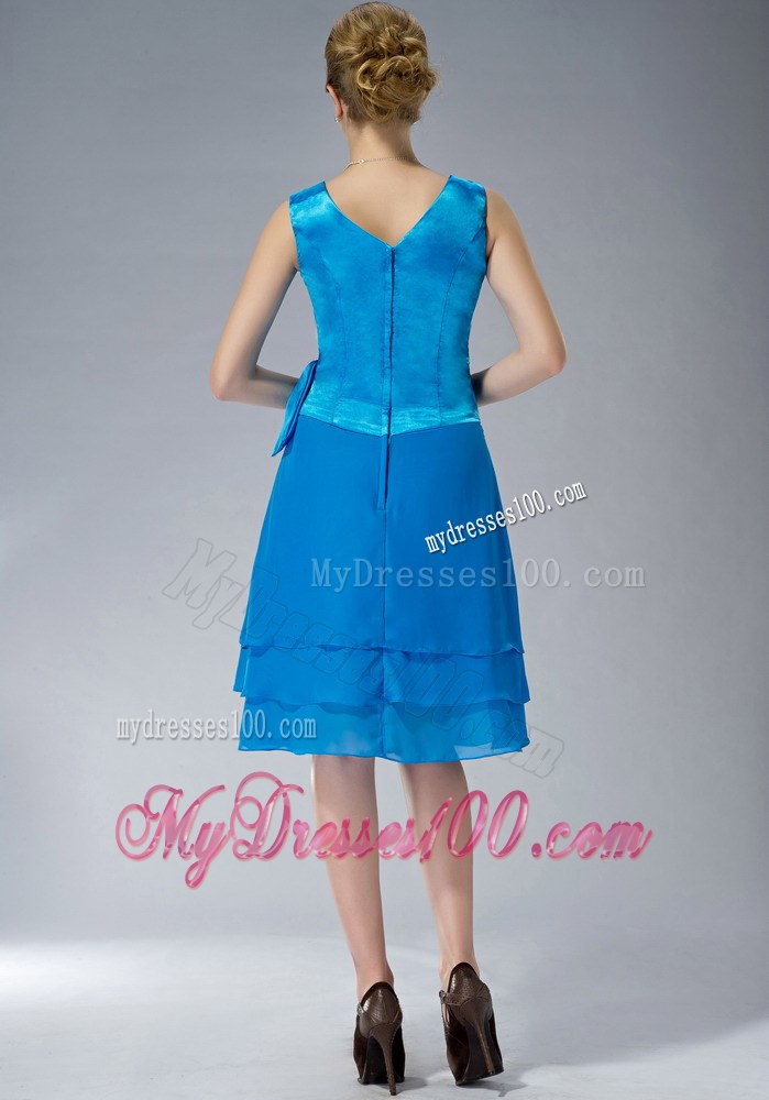 Elegant Sky Blue Empire V-neck Knee-length Ruching Mother of the Bride Dresses