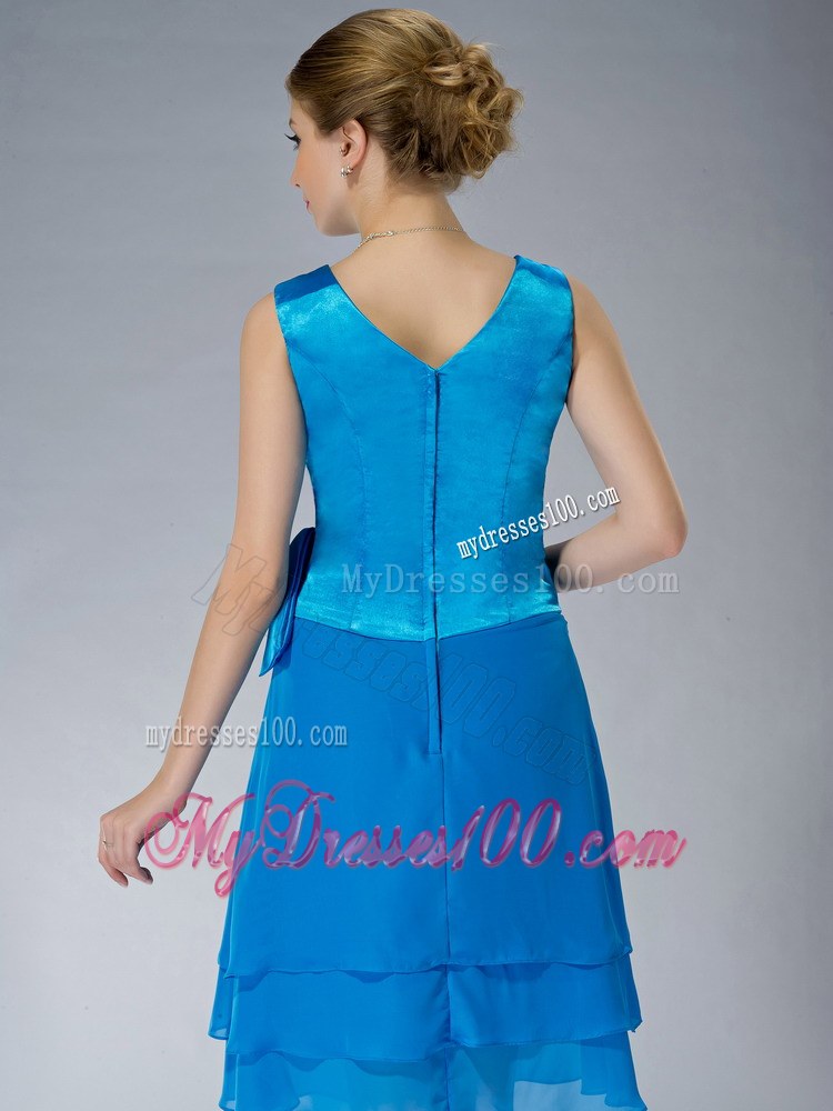 Elegant Sky Blue Empire V-neck Knee-length Ruching Mother of the Bride Dresses